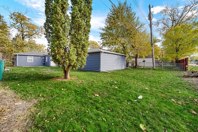 Building Photo - 3 Bedroom 1 Bathroom House for Rent!