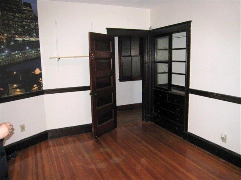 Building Photo - 428 Broadway