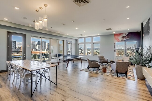 Building Photo - 2426 Welton St