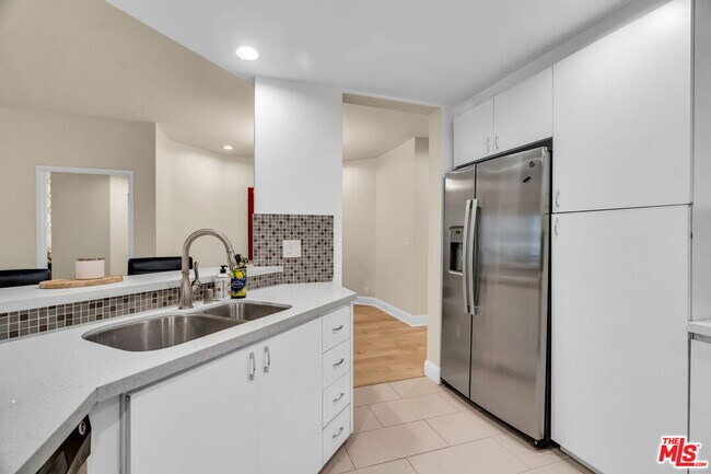 Building Photo - 12000 Goshen Ave