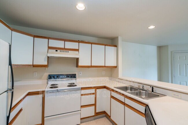 Building Photo - 33 S Boulder Cir