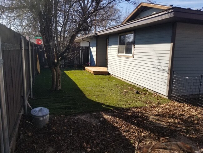 Building Photo - 510 S Phillippi St