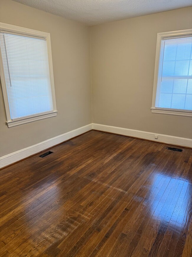 Building Photo - 1002 W Haven Blvd