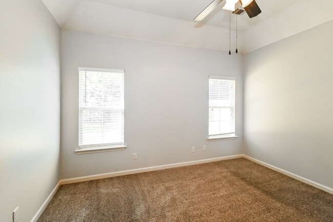 Building Photo - 2639 Cherry Tree Dr