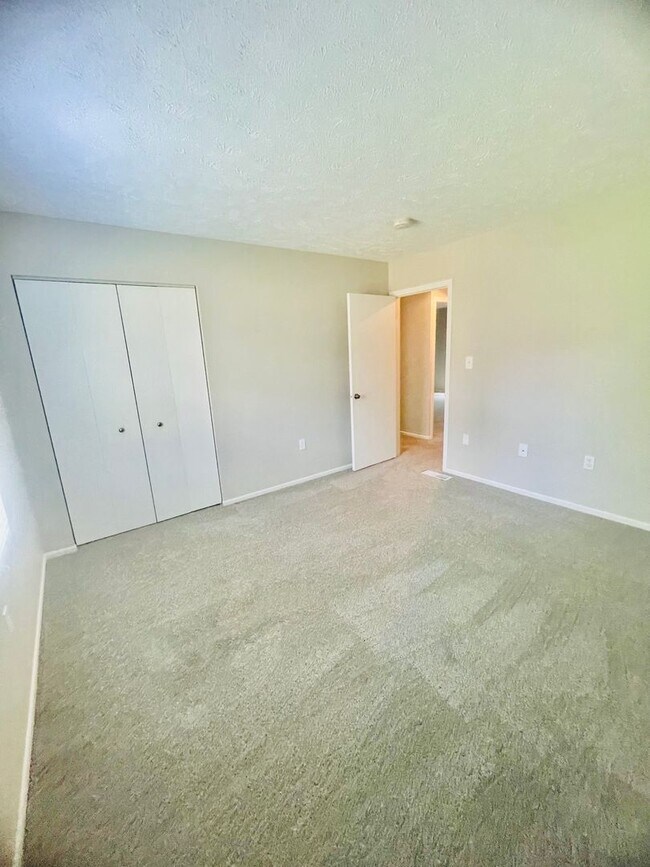 Building Photo - 3-Bedroom 2.5 bath Townhome in Imperial – Style, Space & Sophistication