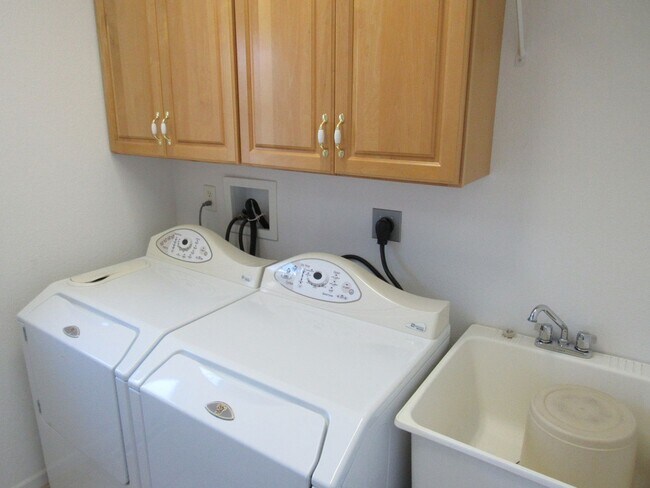 Building Photo - Osage Beach house for rent