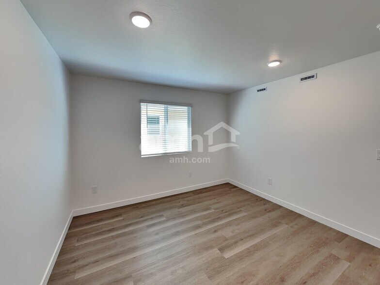 Building Photo - 9720 W Parkway Dr