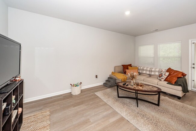 Building Photo - 3 Bedroom 2.5 Bath Single Family Home in W...