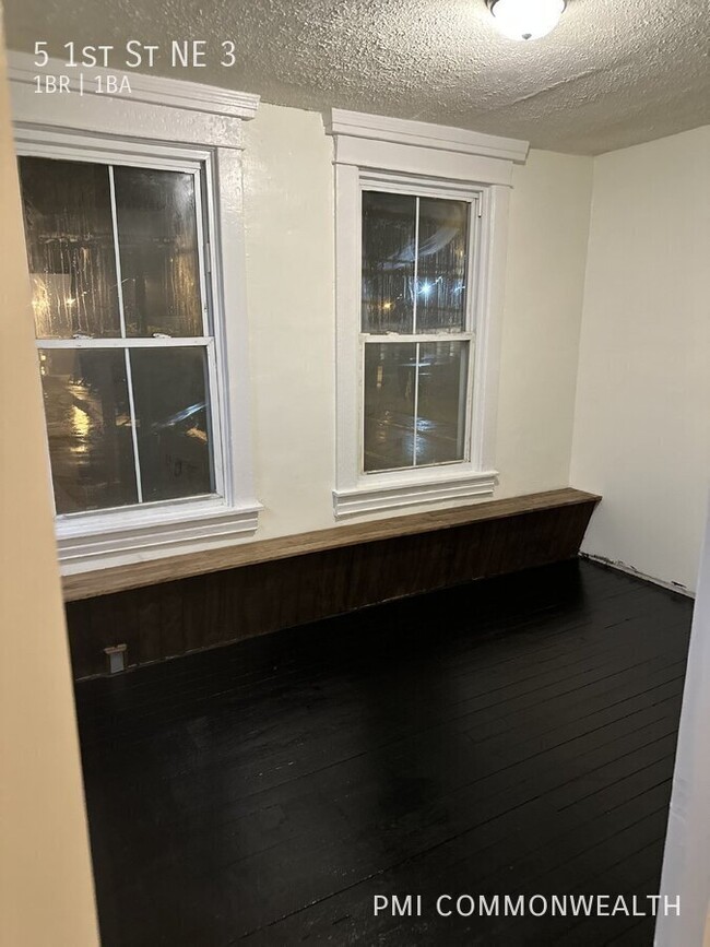 Building Photo - 1 Bed / 1 Bath Apartment (Available 4/10/25)