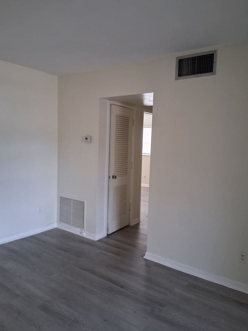 Building Photo - 3150 Pinellas Point Dr S