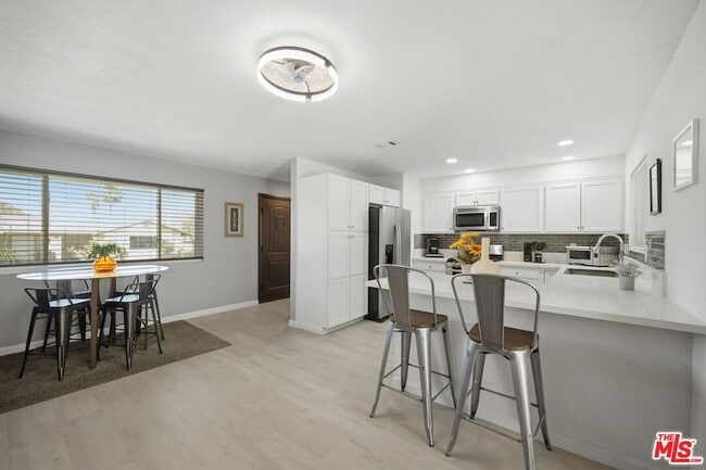 Building Photo - 52275 Avenida Vallejo