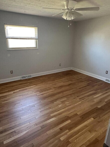 Building Photo - 4865 Dierker Rd