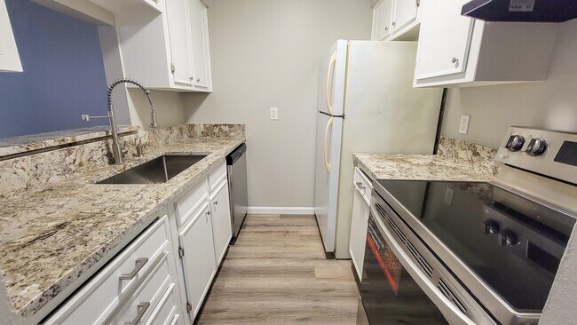 Building Photo - 4500 Sherwood Ln