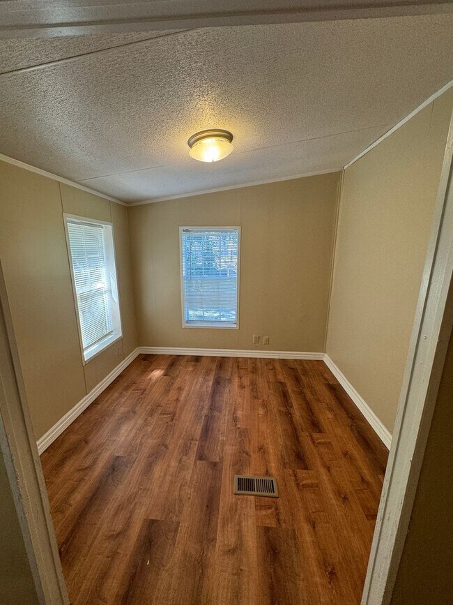 Building Photo - 161 Flournoy Lucas Rd