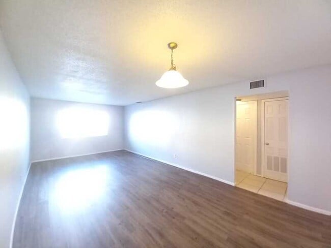 Building Photo - 4729 39th Ave N