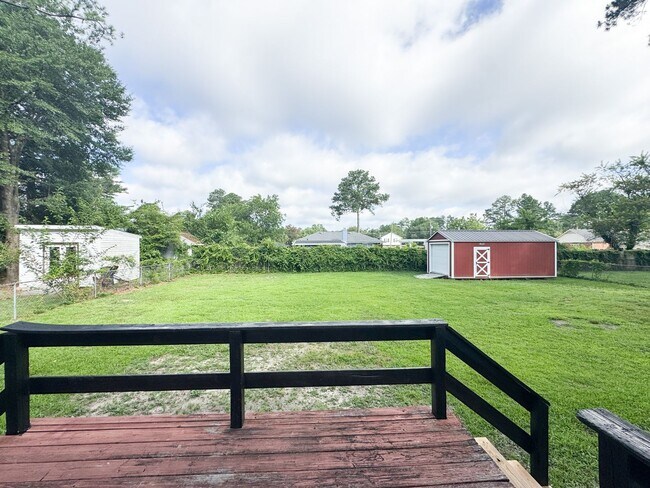 Building Photo - Conveniently Located 3 Bed 2.5 Bath Home i...