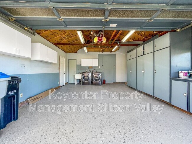 Building Photo - 803 Corlista Dr