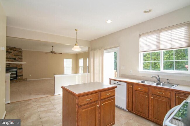 Building Photo - 3018 Desert Palm Ct