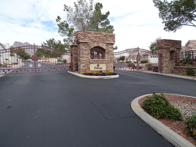 Building Photo - Beautiful One Story 2 Bedroom Townhome Wit...