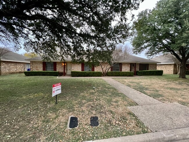 Building Photo - Duplex