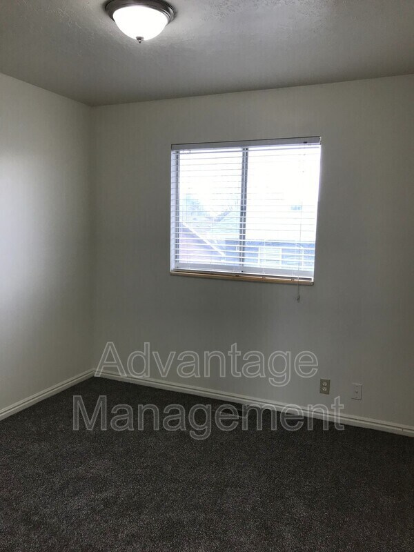 Building Photo - 952 S Freedom Blvd