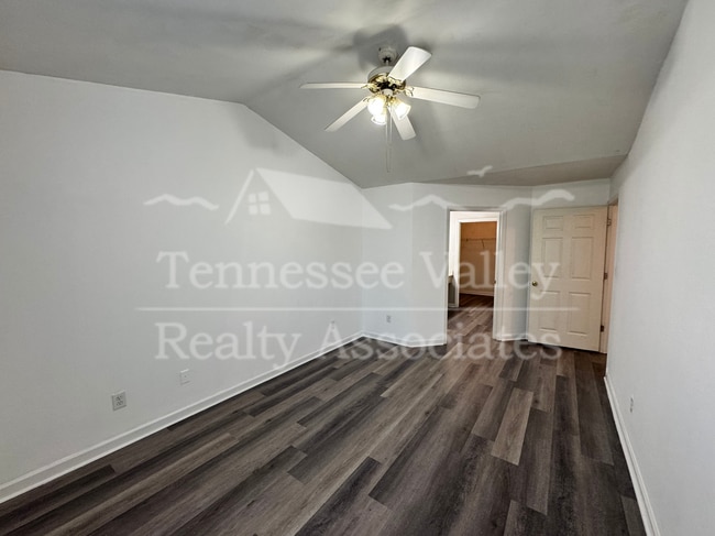 Building Photo - Charming 2 Bed, 2 Bath Townhouse in Knoxvi...