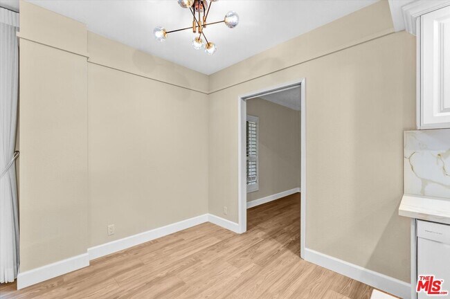 Building Photo - 1131 Alta Loma Rd