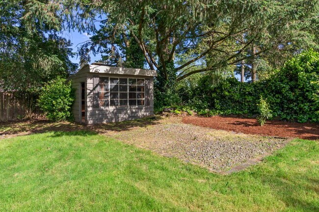 Building Photo - Beautiful Happy Valley Home; Large Lot; In...