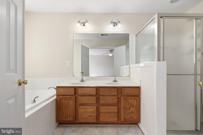 Building Photo - 14257 Hunters Run Way