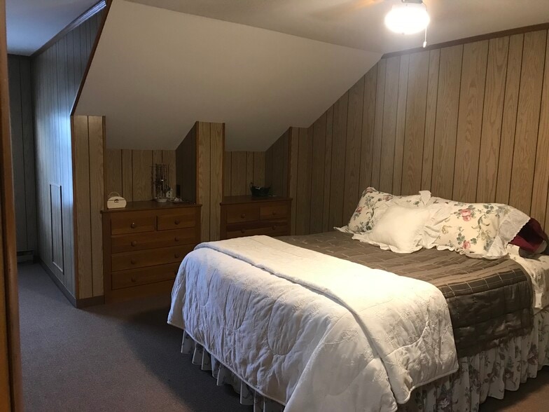 Bedroom 1 has built ins - 38 Highland St