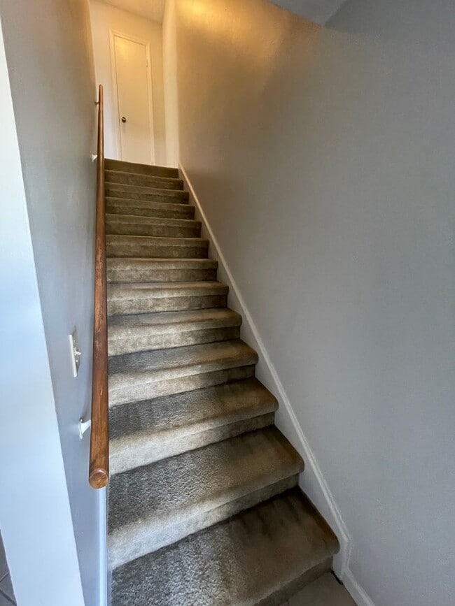 Building Photo - AVAILALBE OCTOBER! Two story Townhouse loc...