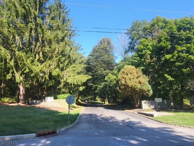 Building Photo - 1214 Spruce Hills Dr