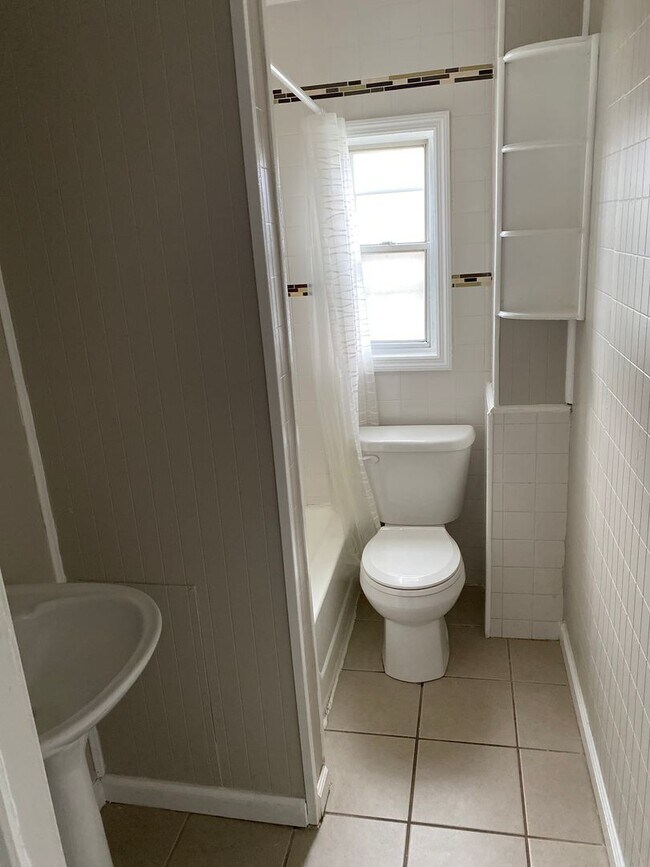 Building Photo - 137-137 Birkett St