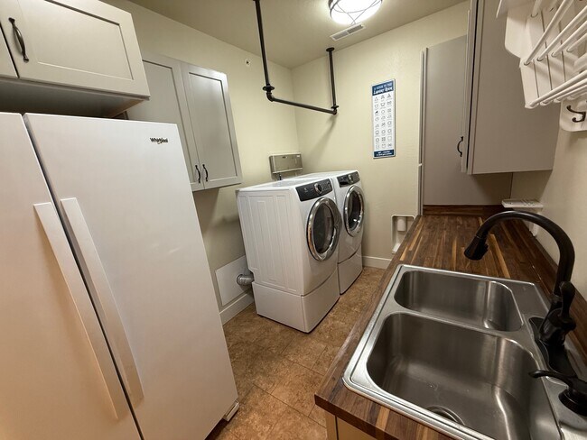 Building Photo - 45 Spain Bridge Cir Dr