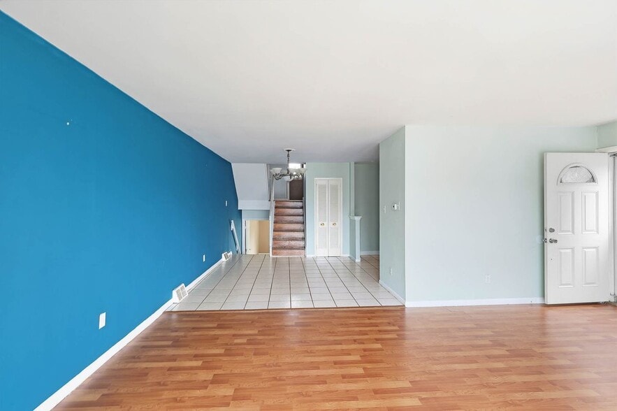 Building Photo - 2217 Hoffnagle St
