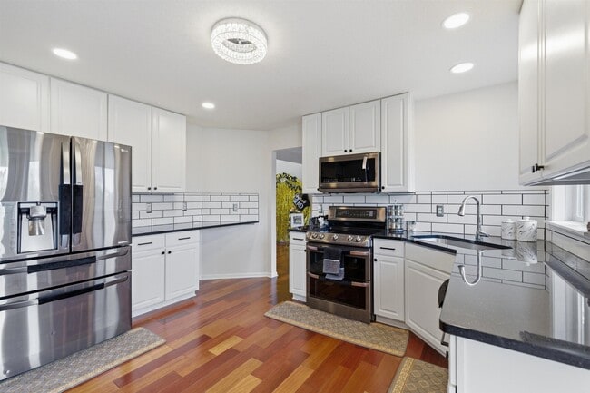 Building Photo - 2243 Sun Valley Dr