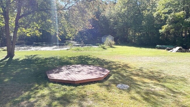 Building Photo - 3 BR House on a Lake 1.5 Baths