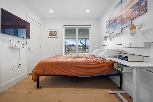 Building Photo - 946 Saratoga St