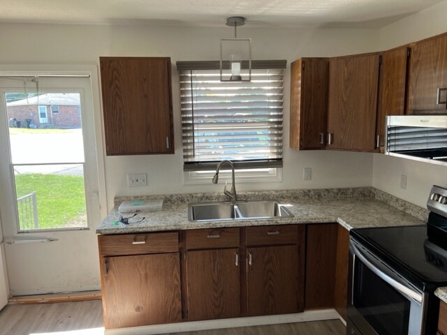 Building Photo - 601 Rizek Dr