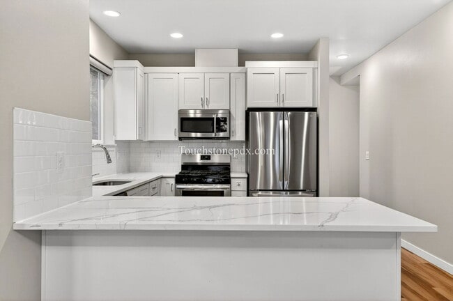 Building Photo - 3859 SE 92nd Ave