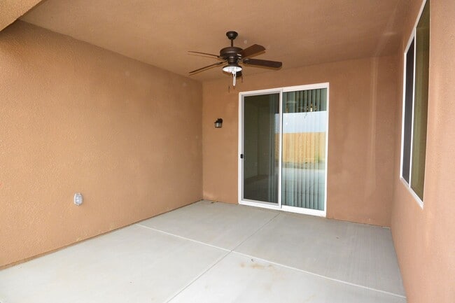 Building Photo - 3 bedroom 2 bathroom in Ashton Park gated community NW Visalia!