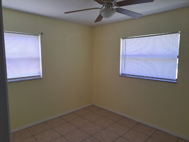 Building Photo - 1021 Oaktree Ln