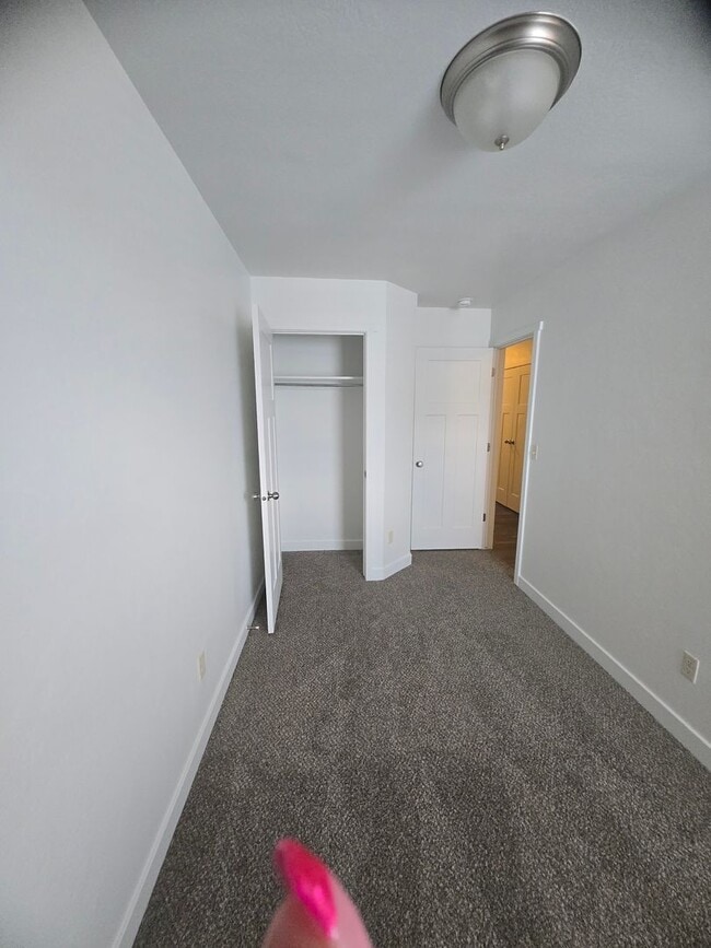 Building Photo - 3 Bed 2 Bath Townhouse for Rent!