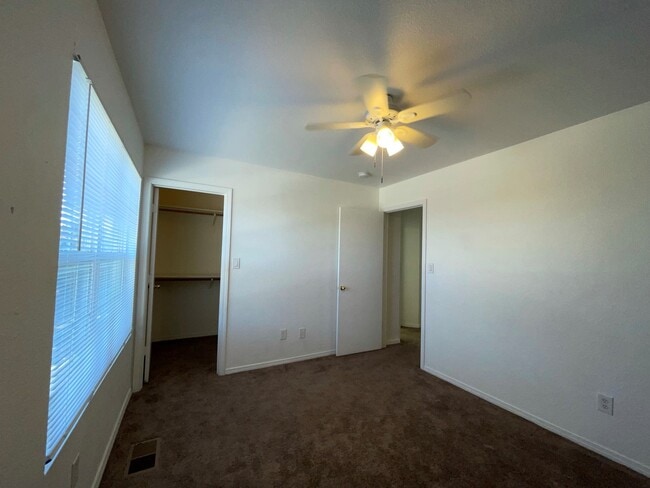 Building Photo - 667 Vista Luna Ln SW