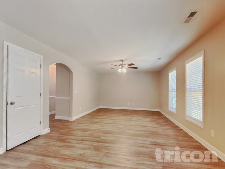 Building Photo - 1655 Crestlawn Tl