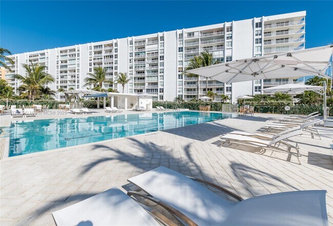 Building Photo - 613 Ocean Dr