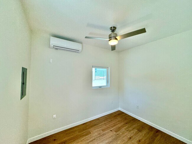 Building Photo - Beautifully Remodeled Studio in South Park...