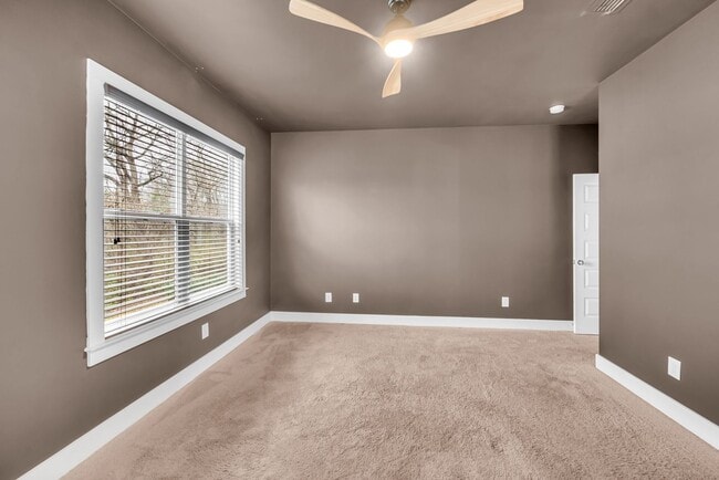 Building Photo - Cottage Park Home