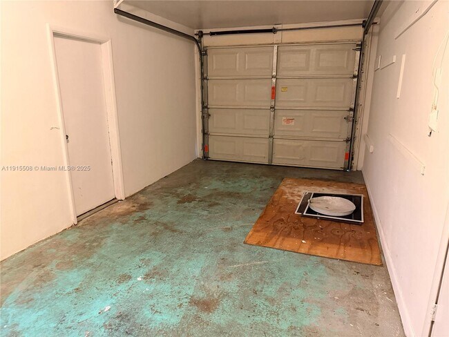 Building Photo - 4401 N Australian Ave