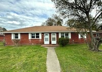 Building Photo - Charming 2-Bedroom Duplex with Private Yard in Chesapeake